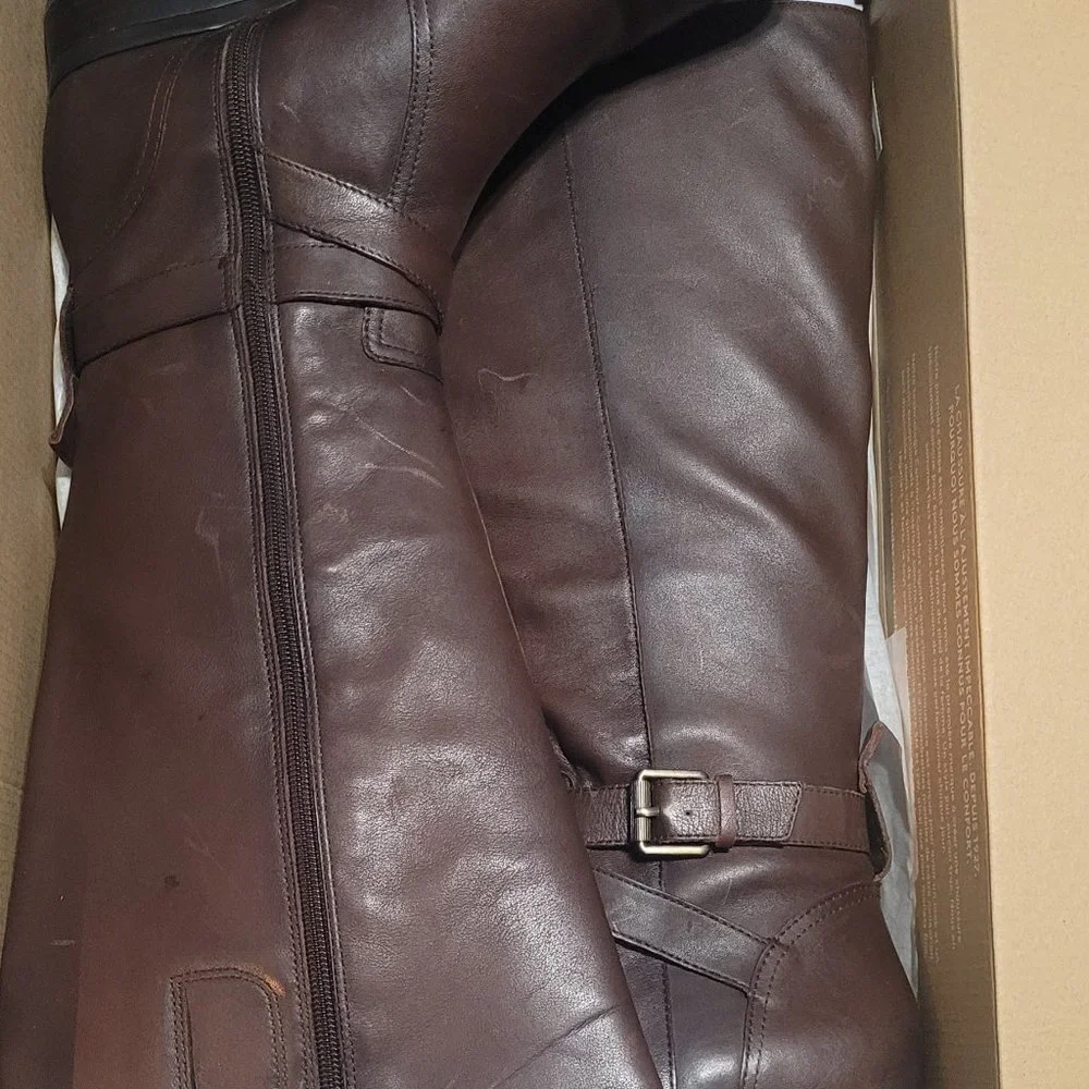 Chocolate tall boot - Picture 2 of 2